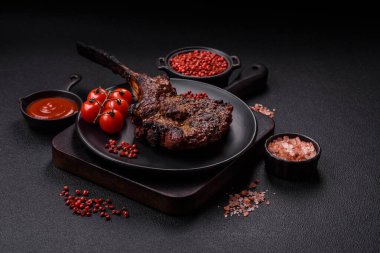 Izgara wagyu bifteği, tuzlu, baharatlı ve çimento kaplı.