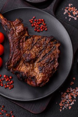 Izgara wagyu bifteği, tuzlu, baharatlı ve çimento kaplı.