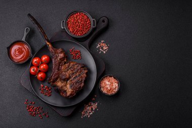 Izgara wagyu bifteği, tuzlu, baharatlı ve çimento kaplı.