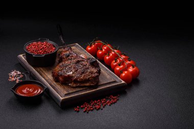 Izgara wagyu bifteği, tuzlu, baharatlı ve çimento kaplı.