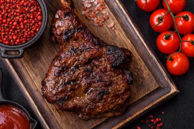 Izgara wagyu bifteği, tuzlu, baharatlı ve çimento kaplı.