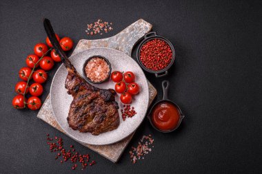 Izgara wagyu bifteği, tuzlu, baharatlı ve çimento kaplı.