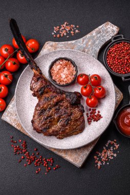 Izgara wagyu bifteği, tuzlu, baharatlı ve çimento kaplı.