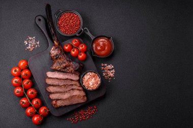 Izgara wagyu bifteği, tuzlu, baharatlı ve çimento kaplı.