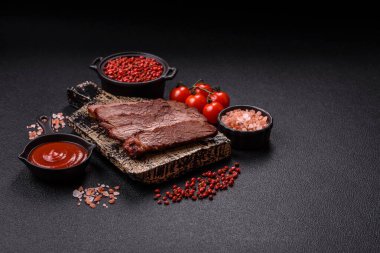 Izgara wagyu bifteği, tuzlu, baharatlı ve çimento kaplı.