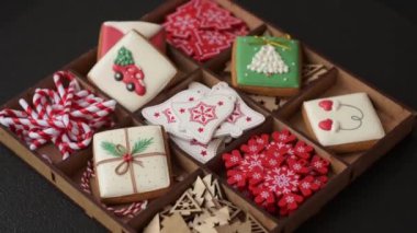 Ev yapımı zencefilli kurabiyeler tatlı ve tatil masası süsü olarak yapılır.