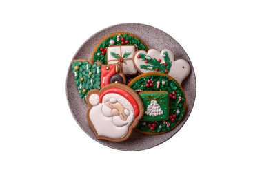 Ev yapımı zencefilli kurabiyeler tatlı ve tatil masası süsü olarak yapılır.