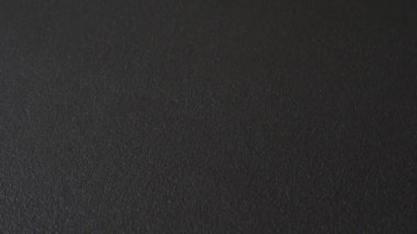  Brezilya vatandaşının uluslararası pasaportu koyu beton arka planda, uluslararası seyahat