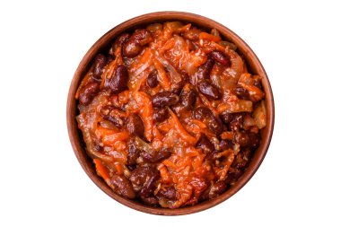 Kırmızı fasulye, soğan ve havuç ya da tuzlu, baharatlı ve otlu lobili vejetaryen yahnisi.