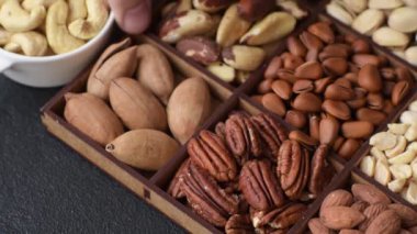 Çeşitli fıstıklı kutu, kaju, macadamia, fıstık, sedir, ceviz, ceviz, Brezilya cevizi, koyu dokulu fındık.
