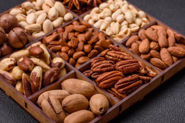 Çeşitli fıstıklı kutu, kaju, macadamia, fıstık, sedir, ceviz, ceviz, Brezilya cevizi, koyu dokulu fındık.