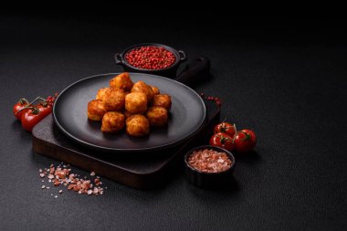 Lezzetli kızarmış patates topları ya da tuzlu, baharatlı ve çimento kaplı kroketler.