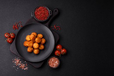 Lezzetli kızarmış patates topları ya da tuzlu, baharatlı ve çimento kaplı kroketler.