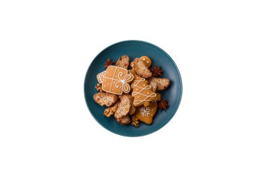 Noel cantuccini kurabiyeleri fındıklı ve şekerli meyveler, zencefilli ekmek, yeni yıl kutlaması için hazırlık