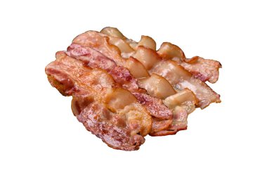 Beyaz arka planda tuz, baharat ve otlarla dilimlenmiş lezzetli pastırma.