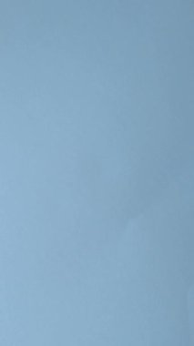 Uluslararası pasaport. Koyu beton arka plan, uluslararası seyahat.