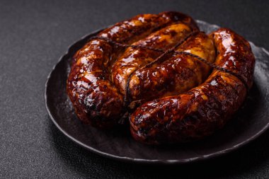 Salyangoz ya da salyangoz şeklinde tuzlu, baharatlı ve otlu lezzetli bir sosis.