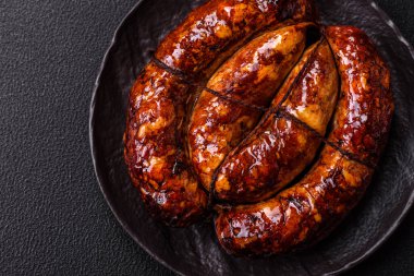 Salyangoz ya da salyangoz şeklinde tuzlu, baharatlı ve otlu lezzetli bir sosis.