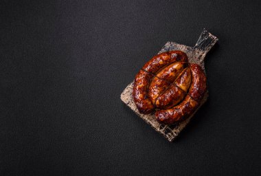 Salyangoz ya da salyangoz şeklinde tuzlu, baharatlı ve otlu lezzetli bir sosis.