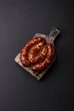 Salyangoz ya da salyangoz şeklinde tuzlu, baharatlı ve otlu lezzetli bir sosis.