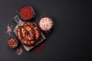 Salyangoz ya da salyangoz şeklinde tuzlu, baharatlı ve otlu lezzetli bir sosis.