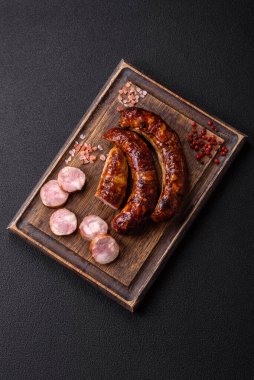 Salyangoz ya da salyangoz şeklinde tuzlu, baharatlı ve otlu lezzetli bir sosis.