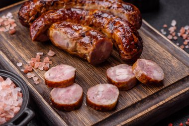 Salyangoz ya da salyangoz şeklinde tuzlu, baharatlı ve otlu lezzetli bir sosis.