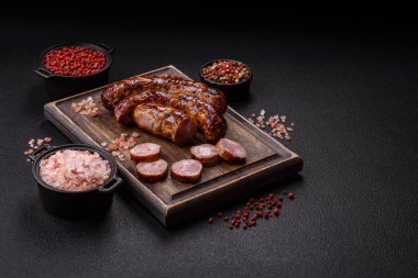 Salyangoz ya da salyangoz şeklinde tuzlu, baharatlı ve otlu lezzetli bir sosis.