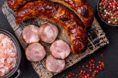 Salyangoz ya da salyangoz şeklinde tuzlu, baharatlı ve otlu lezzetli bir sosis.