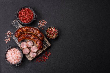 Salyangoz ya da salyangoz şeklinde tuzlu, baharatlı ve otlu lezzetli bir sosis.