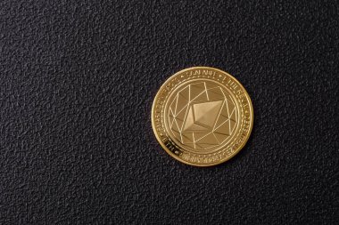 Ethereum kripto kuklası yuvarlak demir para şeklinde. Tasarımınız için kavramsal arkaplan