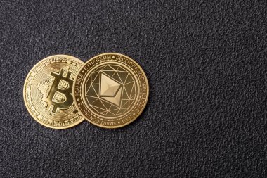 Ethereum kripto kuklası yuvarlak demir para şeklinde. Tasarımınız için kavramsal arkaplan