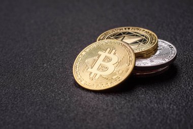 Bitcoin şifreleme kuklası yuvarlak demir para şeklinde. Tasarımınız için kavramsal arkaplan