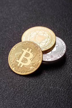 Bitcoin şifreleme kuklası yuvarlak demir para şeklinde. Tasarımınız için kavramsal arkaplan