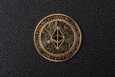 Ethereum kripto kuklası yuvarlak demir para şeklinde. Tasarımınız için kavramsal arkaplan