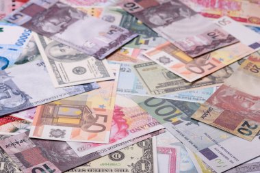 ABD, Avrupa ve Brezilya 'nın farklı para birimlerinin kağıt banknotlarından oluşan bir arka plan. Çokluortam arkaplanı