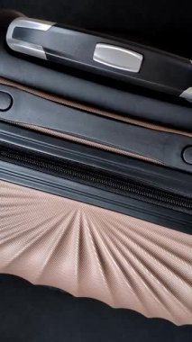 Uluslararası pasaport bavulunda Pakistan vatandaşı, havaalanından kalkış, uluslararası seyahat