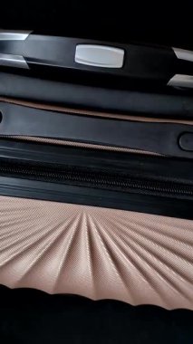 Bir bavulda Almanya vatandaşının uluslararası pasaportu havaalanından kalkış, uluslararası seyahat.