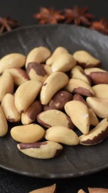 Brezilya fındığı kasede, selenyum içerikli bir yemek. Faydalı vejetaryen yemekleri