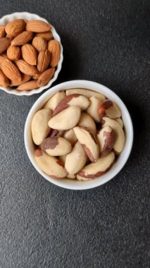 Brezilya fındığı kasede, selenyum içerikli bir yemek. Faydalı vejetaryen yemekleri