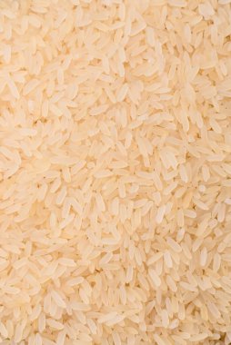 Seramik kasede beyaz çiğ pirinç. Pirinç Asya organik gıdasının bir malzemesidir.