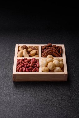 Tahta kutu, fındıklı, fındıklı, fındıklı, fındıklı, fındıklı ve fıstıklı.