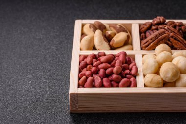 Tahta kutu, fındıklı, fındıklı, fındıklı, fındıklı, fındıklı ve fıstıklı.