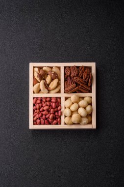 Tahta kutu, fındıklı, fındıklı, fındıklı, fındıklı, fındıklı ve fıstıklı.