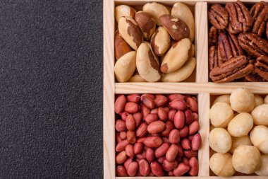 Tahta kutu, fındıklı, fındıklı, fındıklı, fındıklı, fındıklı ve fıstıklı.