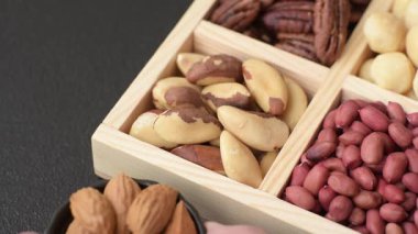 Tahta kutu, fındıklı, fındıklı, fındıklı, fındıklı, fındıklı ve fıstıklı.