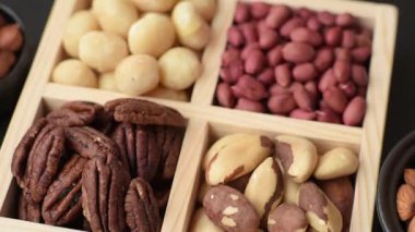 Tahta kutu, fındıklı, fındıklı, fındıklı, fındıklı, fındıklı ve fıstıklı.