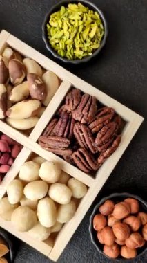 Tahta kutu, fındıklı, fındıklı, fındıklı, fındıklı, fındıklı ve fıstıklı.