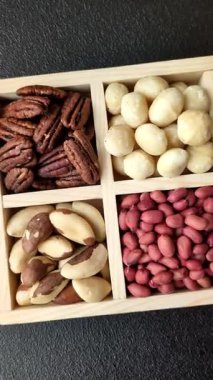 Tahta kutu, fındıklı, fındıklı, fındıklı, fındıklı, fındıklı ve fıstıklı.