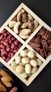 Tahta kutu, fındıklı, fındıklı, fındıklı, fındıklı, fındıklı ve fıstıklı.